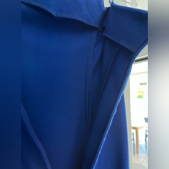 Evening dress with a long train. - Picture 8 of 13